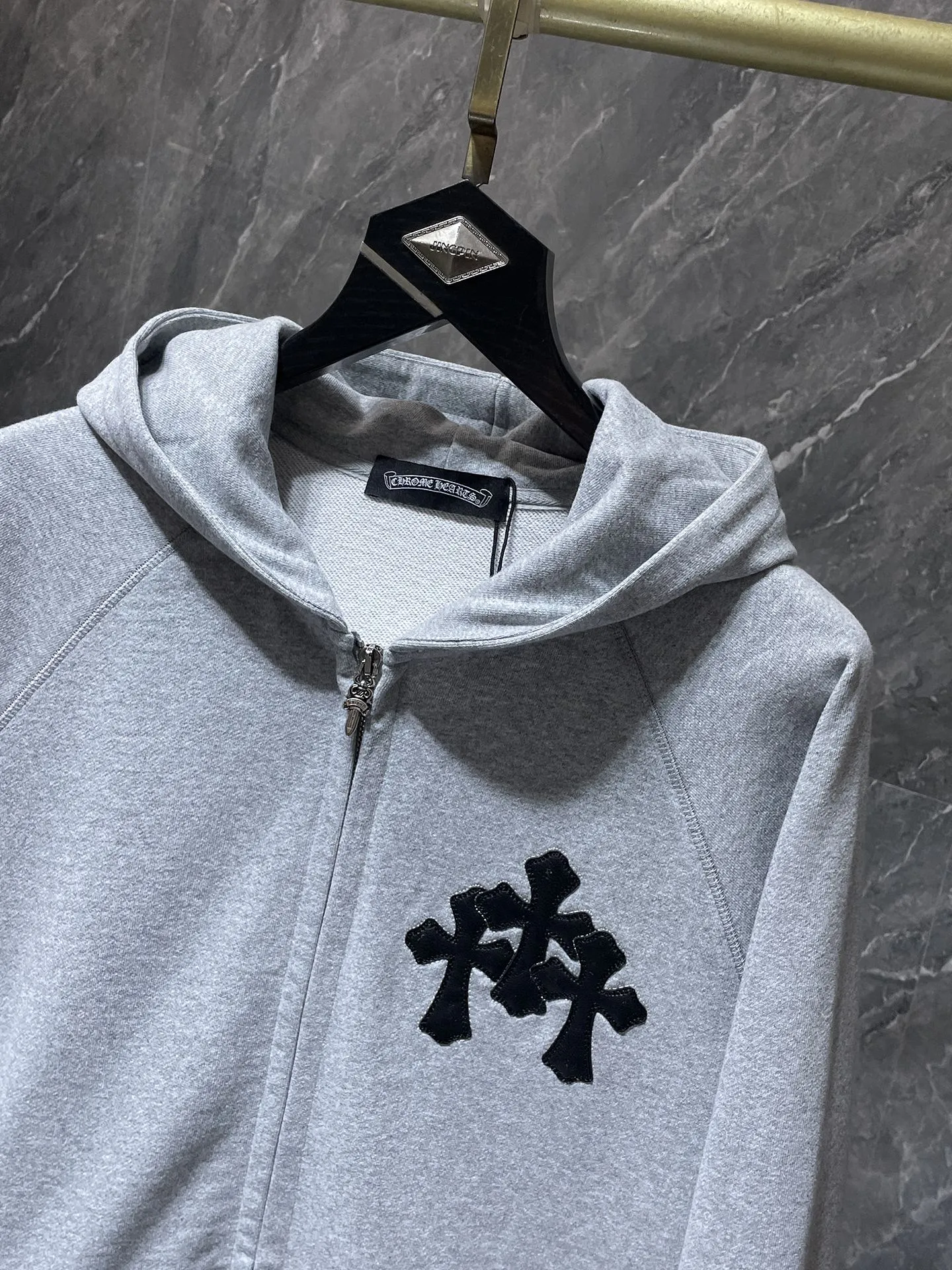 P260 Chrome Hearts counter synchronization ❤️ Same style as Tony Leung ❤️ Chrome patchwork leather cross long-sleeved zipper sweatshirt Improved customized version 1:1 high-weight high-quality fabric Recommended color: black gray Size: S, M, L, XL